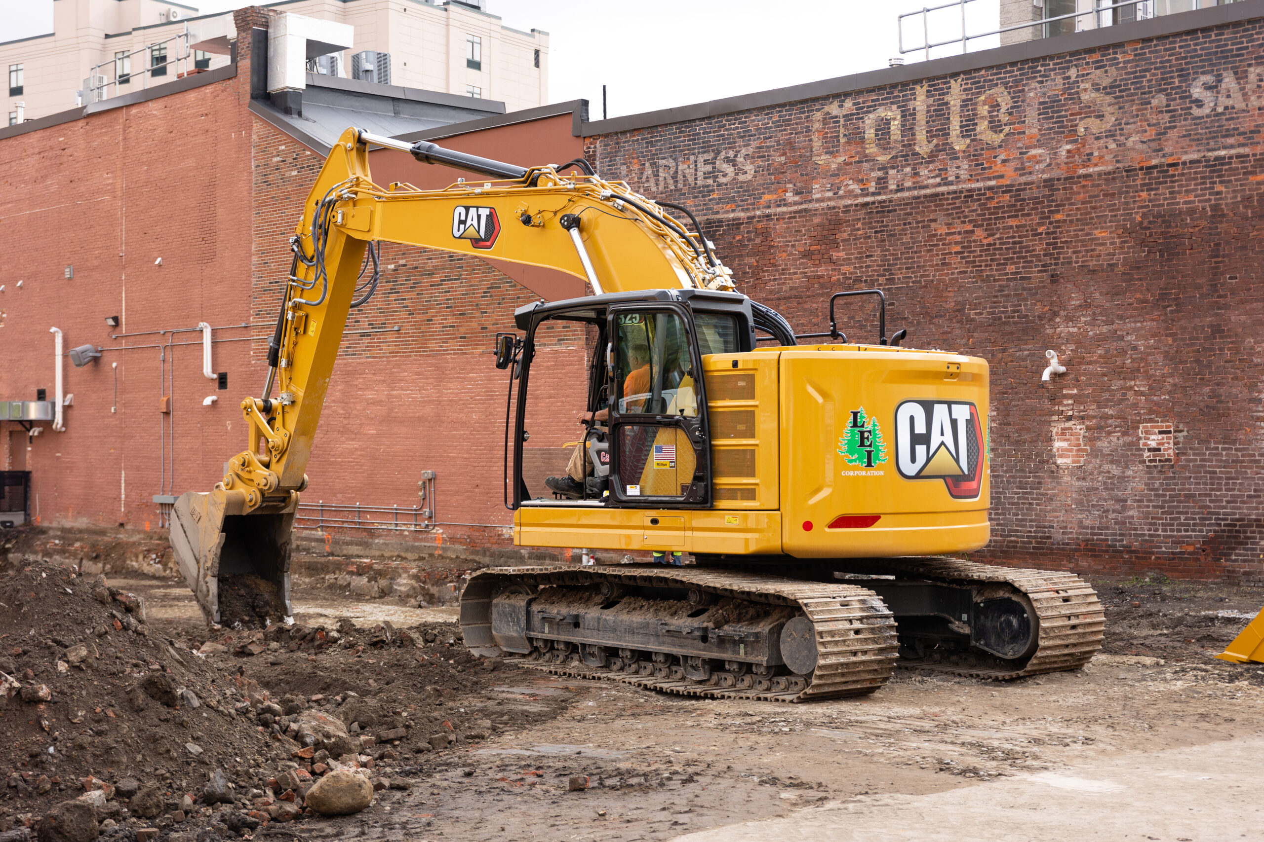 LEI Site Update Photos 21.7.29-08 Site Solutions excavator